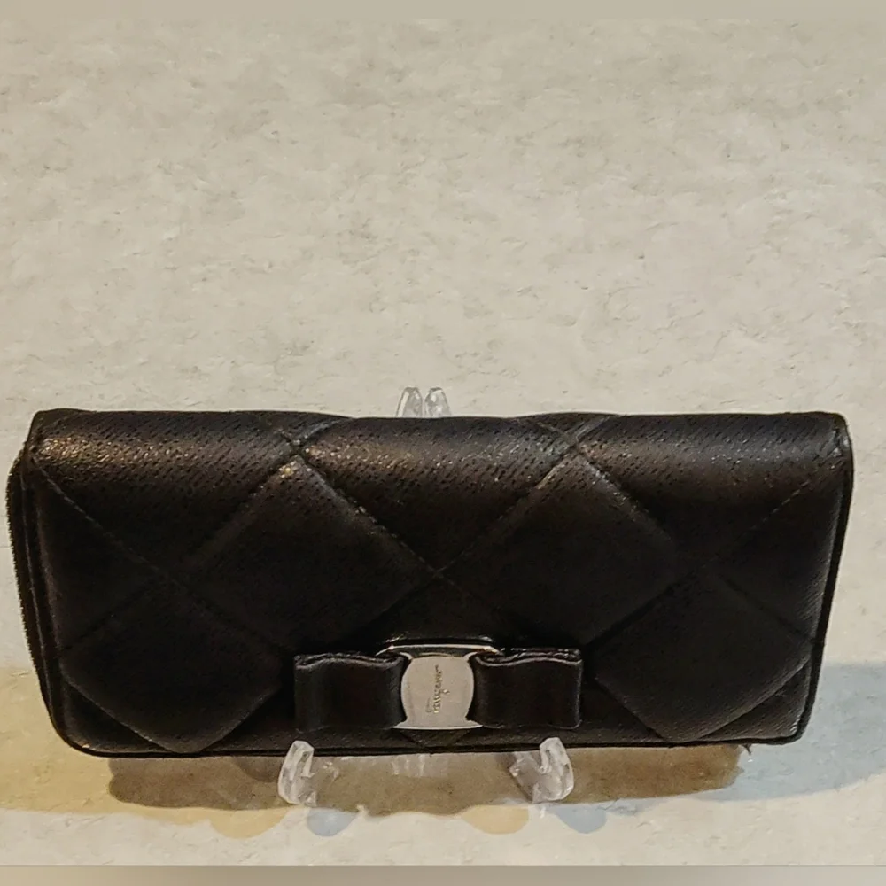 SALVATORE FERRAGAMO VARA RIBBON QUILTED SHIMMERY LEATHER CONTINENTAL LONG WALLET